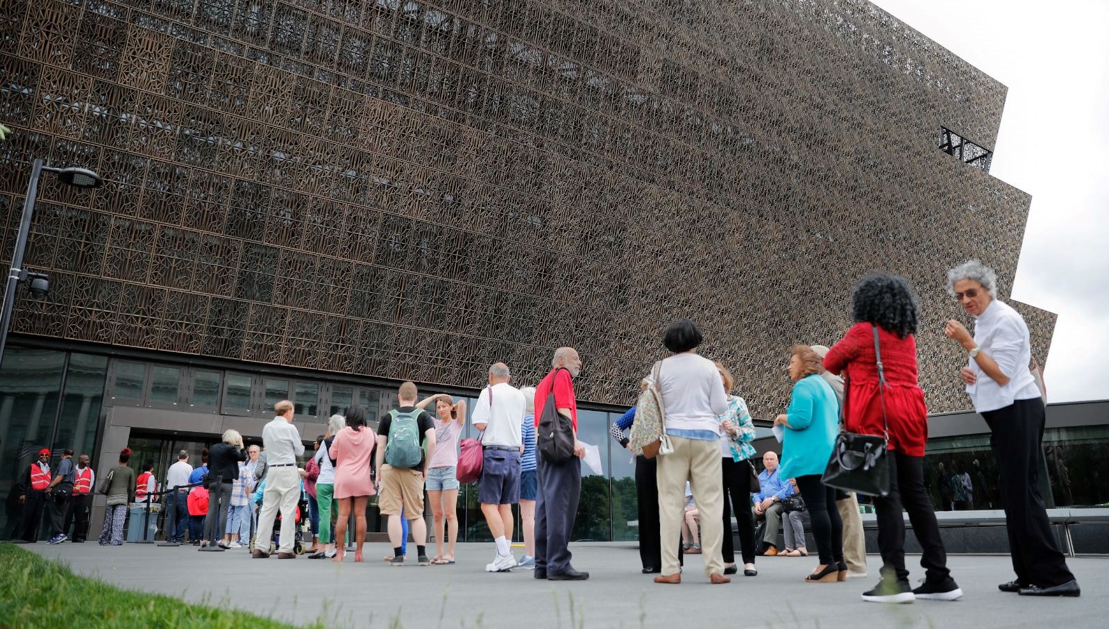 trump uygunsuz ideoloji iceren programlari kaldiriyor qTWQ9hMY