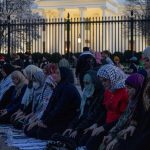 trumpa isgalofkesi binlerce kisi beyaz saray onunde TKA8YIQr