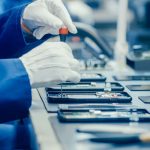 trumpin gumruk vergileri teknoloji devini etkiledi uretim merkezi hindistana tasindi fiu45r15