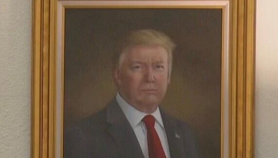 Trump'tan kendi portresine reaksiyon: "Kasten biçimsiz resmedilmiş" 71 trumptan kendi portresine reaksiyon kasten bicimsiz resmedilmis U1TGA4cA