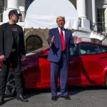 trumptan muska dayanak bir tesla satin aldi Mn5r1SwY