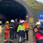 tunelde korkutan tir yangini 5 kisi dumandan etkilendi 7OD1X8Vb