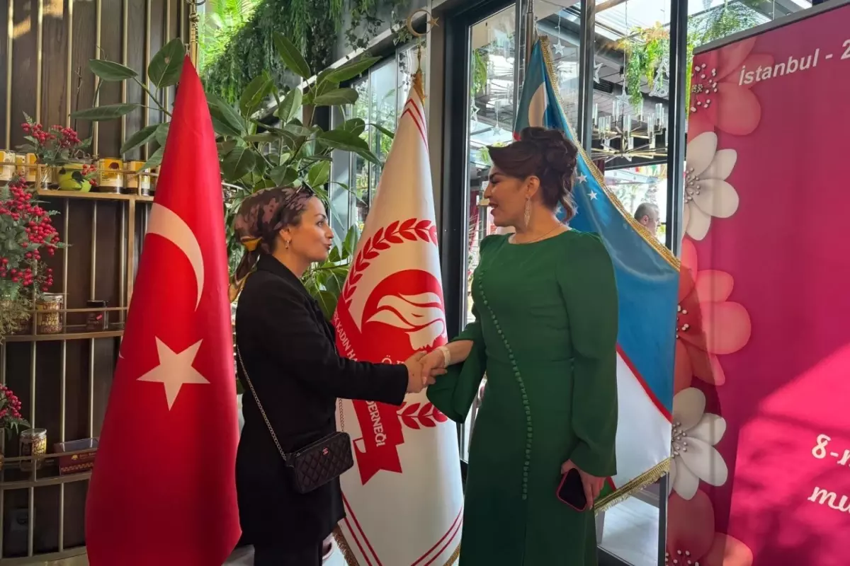 turk sanatci ve muellif sayime serra erdogana ozbekistanda vatan onuru nisani AYVLmJHX