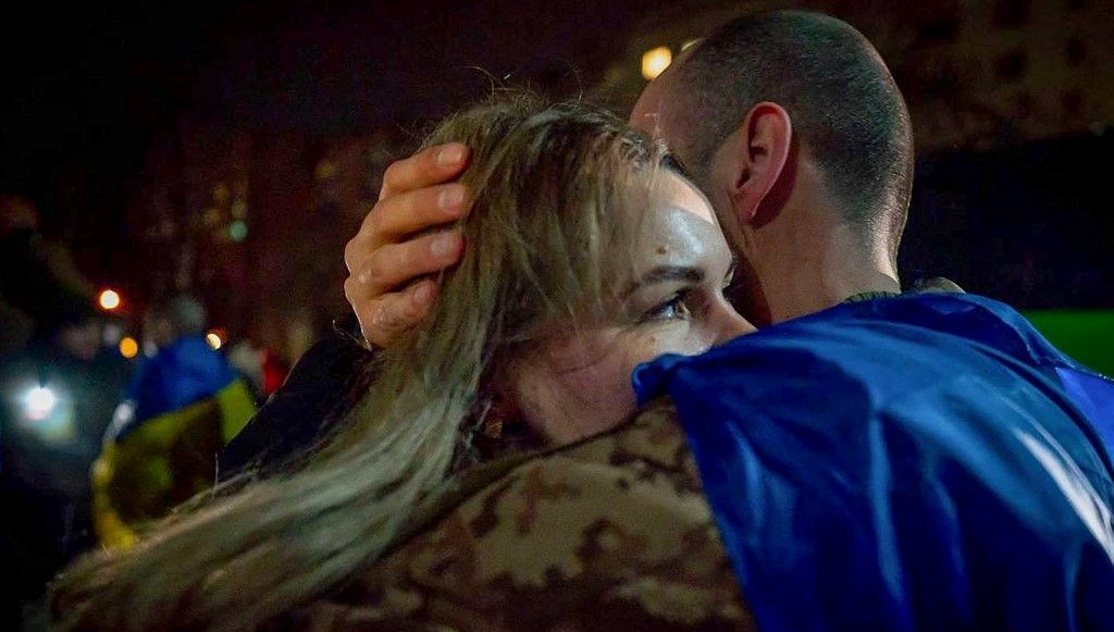 Ukrayna ve Rusya, Savaş Esirlerinin Hassas Dansında Eşit Sayıları Takas Ediyor 71 ukrayna ve rusya 175er savas esirini takas etti 98FpfaCb