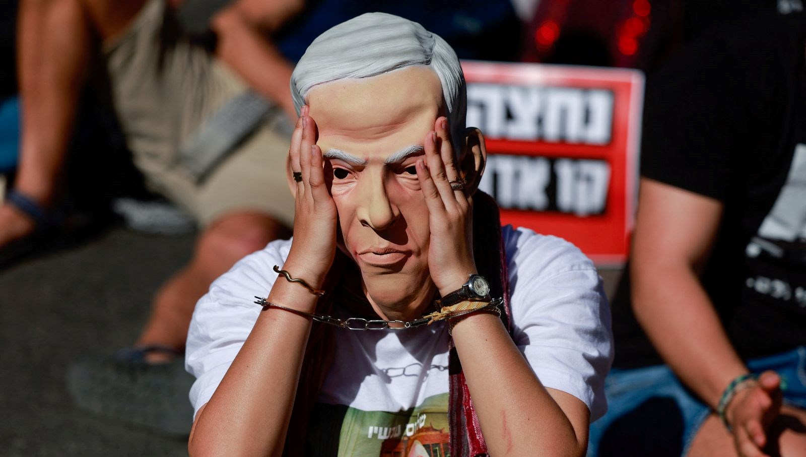 ulkeden ciktigi an tutuklanmasi gerekiyor netanyahu macaristan yolcusu fkyO5IKR