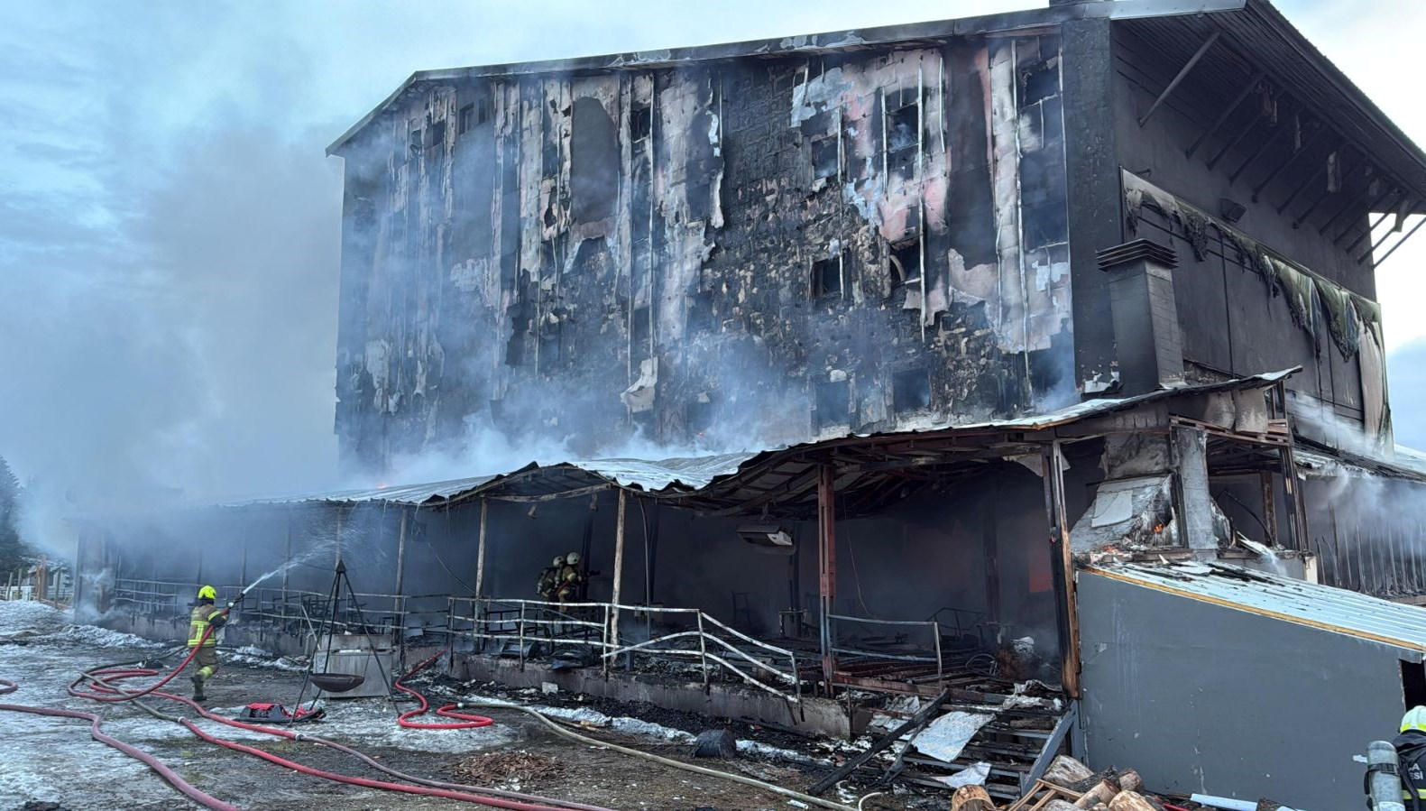 uludagda otel yangini bir meyyit iki yarali UAG9nWy9