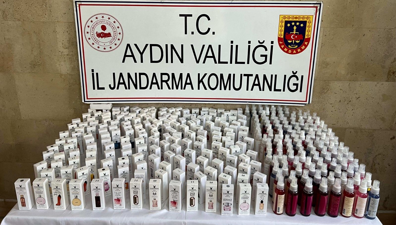 Sahte Parfüm İmparatorluğu Çökertildi: Milyonluk Vurgun Açığa Çıktı! 71 uydurma parfum operasyonu piyasa bedeli 1 milyon liranin uzerinde