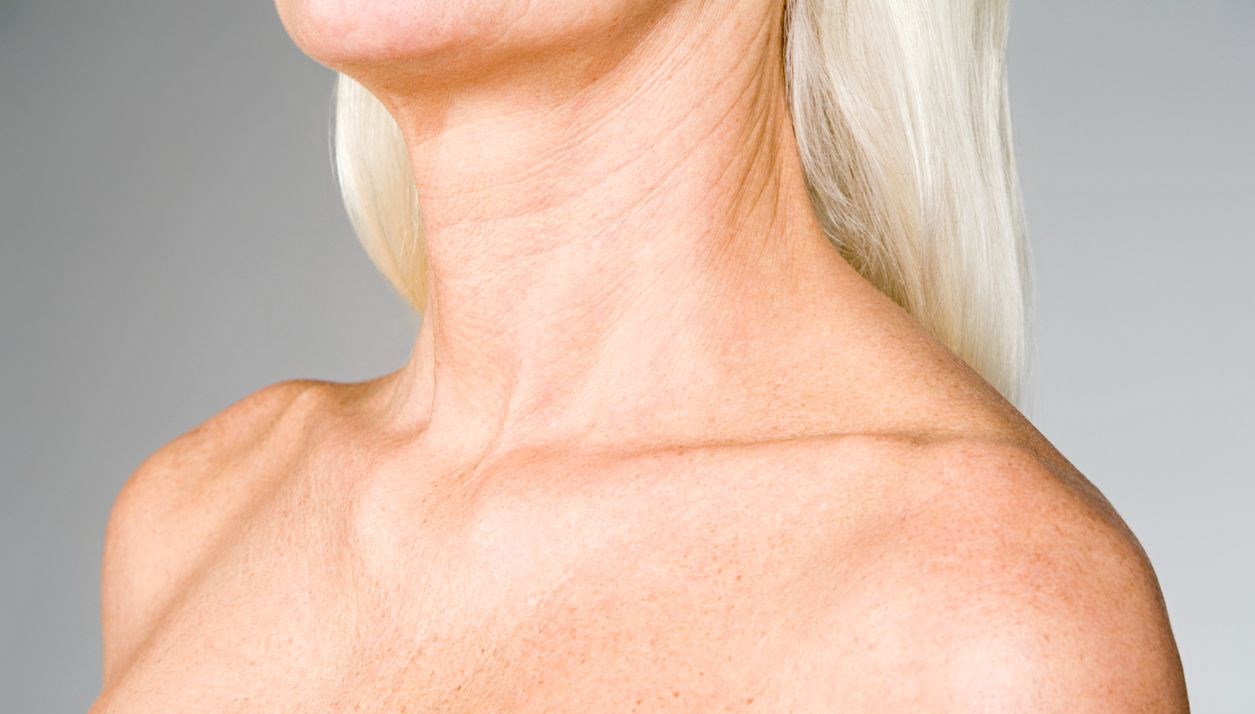 40'lı Yaşlara Merhaba Demeden Boyun Çizgilerine Veda: Pürüzsüz Bir Boyun İçin İpuçları 71 uzunlugundaki kirisikliklar nasil onlenir 40li yaslariniza girmeden evvel boyun cizgilerini yok edin