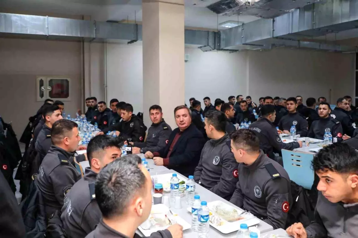 Vali Aydoğdu'dan POMEM Öğrencilerine Sahur Sürprizi 71 vali aydogdu pomem ogrencileriyle sahurda bulustu Kt9n5qwC