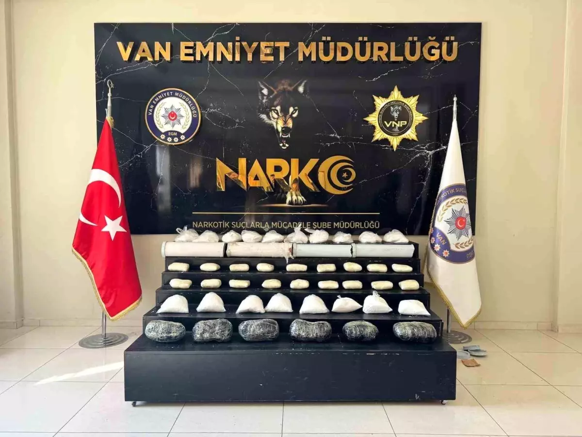 Van'da Şok Baskın: Narkotik Ekiplerinden Rekor Metamfetamin Operasyonu! 71 vanda 49 kilo metamfetamin ele gecirildi NLqDaq8u