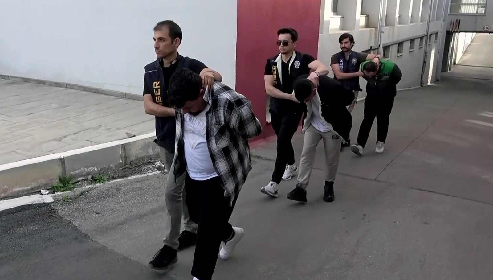 vicdansizlar esine engelli bisikleti almak isterken dolandirildi