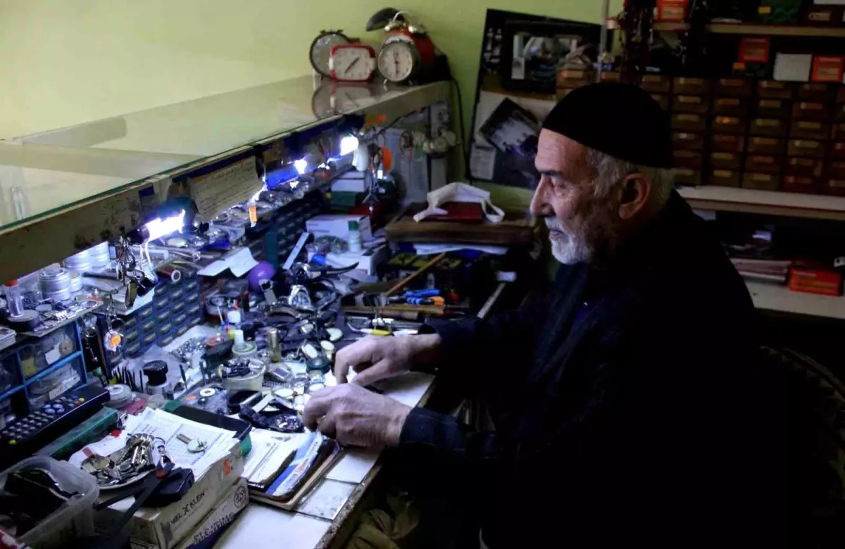 yarim asirlik saat ustasi sebahattin tanoglunun oykusu