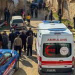 yasli adam komsularini katletti HnQEFU5a