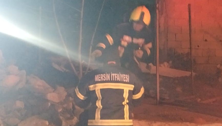 yasli adam yanginda can verdi nKSvpXQO