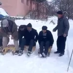 yaslilar karda kizak keyfi dgqqUjQw