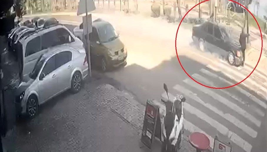 yaya gecidinde arabanin carptigi yasli adam agir yaralandi bPZh9R8F