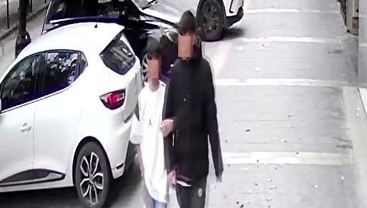 yer adana15 yasindaki ikili iki cocugu bicakladi dort kisiyi gasbetti RMkyaURh