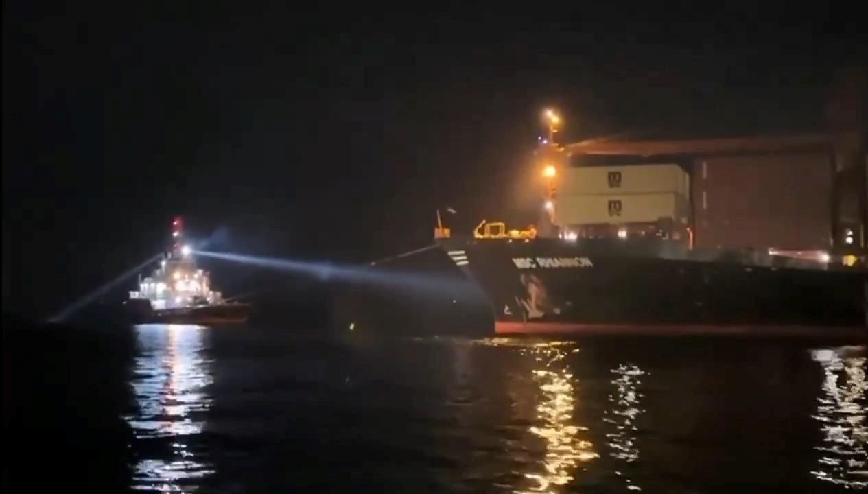 yesilkoyde karaya oturan gemi kurtarildi LO842l72