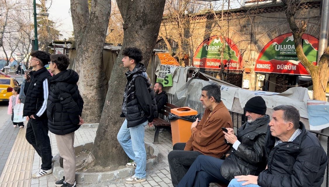 yikim calismalarini sinema izler uzere izlediler iftar saatini burada bekliyorlar HdEkFL7Y