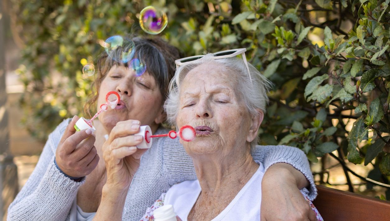 100 yaşındaki 2 bayan uzun ömrün gerçek sırrını açıkladı: Diyet ve idmanı unutun 71 100 yasindaki 2 bayan uzun omrun gercek sirrini acikladi diyet ve idmani unutun hG72yy3q
