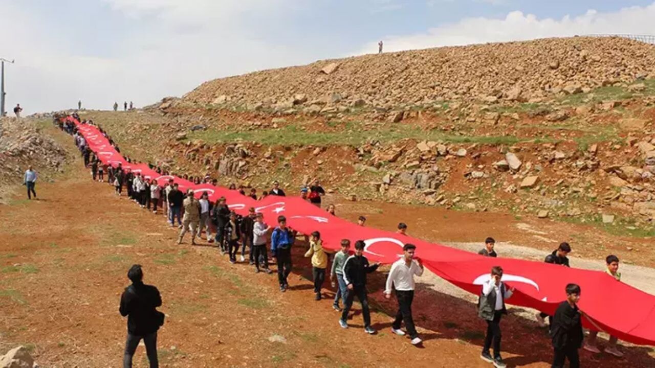 23 nisan coskusu cudi zirvesine tasindi cocuklardan ay yildizli mesaj O4zBcq39