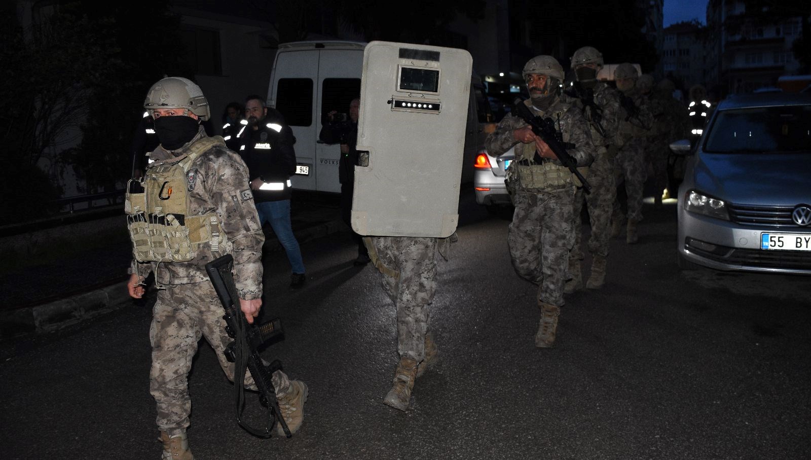 23 vilayette daes operasyonu 105 kuskulu yakalandi Os4c1iIy