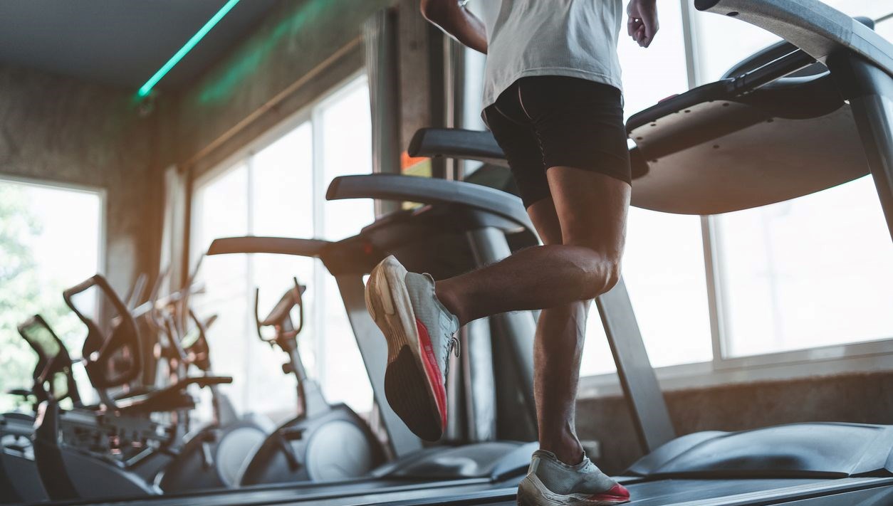 23 Yaşındaki Adamın 24 Saatlik Koşu Bandı Maratonu: Vücudunda Yaşanan Dehşet Verici Değişimler 71 23 yasindaki adam 24 saat boyunca kosu bandinda kostu bedeninde olanlar korkuttu OwqH6Lyj