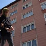 36 gunluk bebegini pencereden atan anne tutuklandi edvkdI1Q