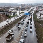 43 ilin gecis guzergahinda saganak yagis tesirli oldu yola cikanlara ikaz vqZ9zhlw