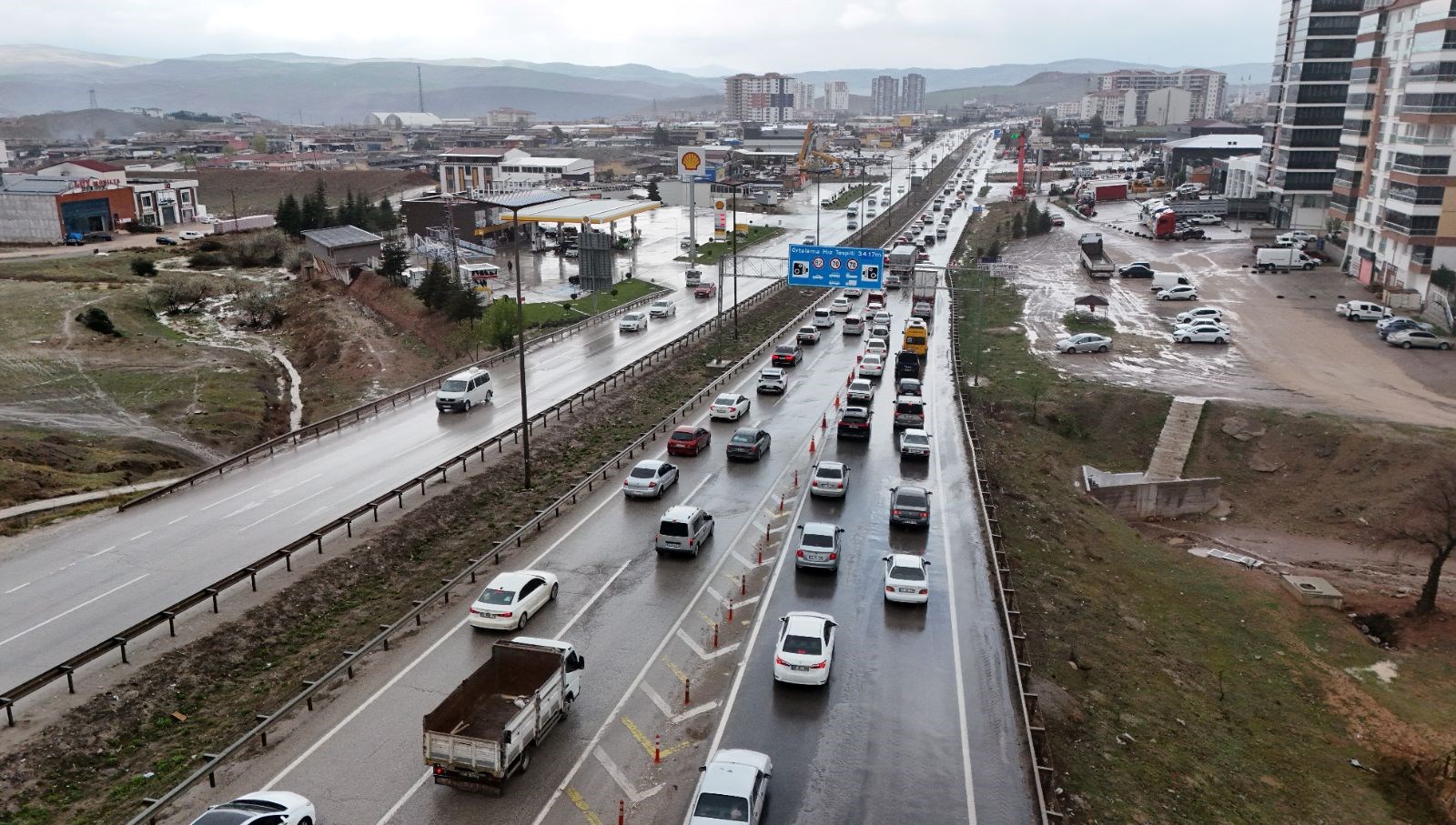 43 ilin gecis guzergahinda saganak yagis tesirli oldu yola cikanlara ikaz vqZ9zhlw