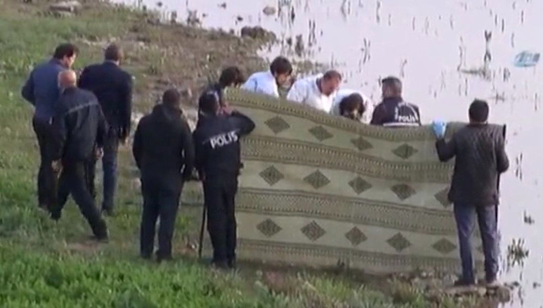 5 yasindaki melikeyi azap ederek oldurup gole attilar baba ve uvey anne birinci kere EPybrAeN