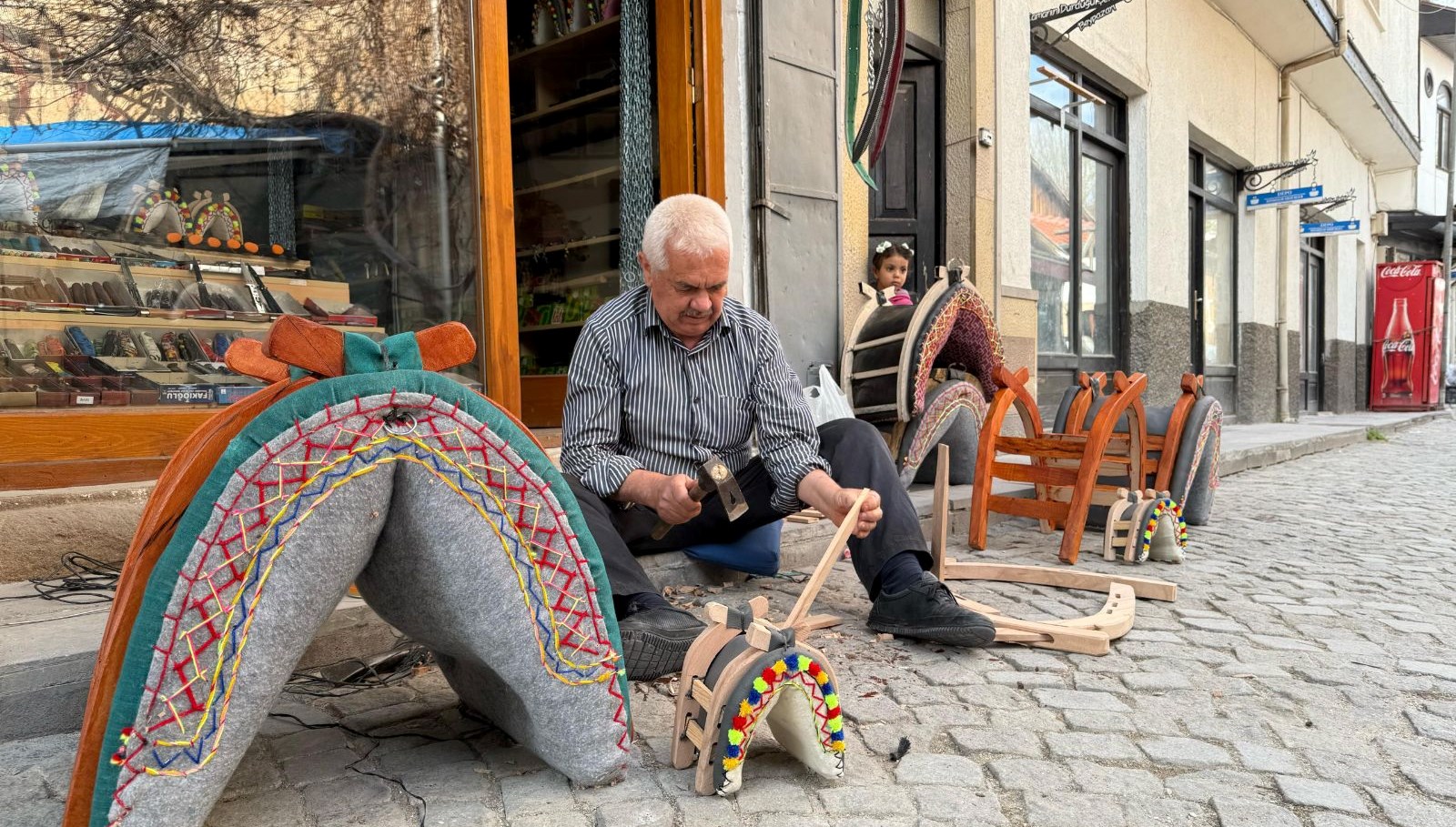 52 yıllık semerci cet yadigarı mesleğini gelecek jenerasyonlara taşıyor 71 52 yillik semerci cet yadigari meslegini gelecek jenerasyonlara tasiyor eDz7Elsv