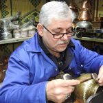 60 yasinda hala bakir sesleri ortasinda meslegini 50 yildir surduruyor DjFTDicv