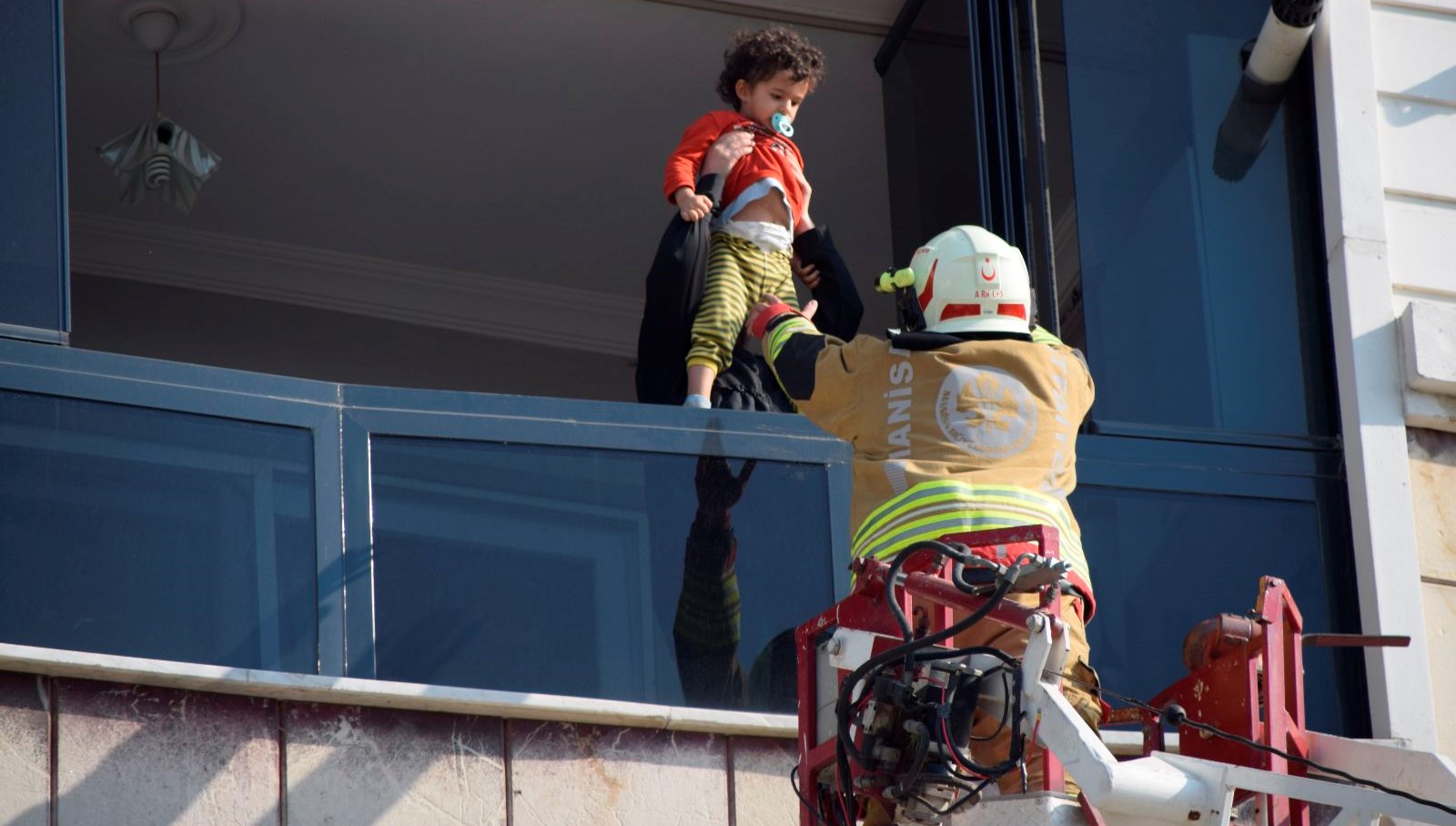 7 katli binada yangin can pazari yasandi CiA1OJCT