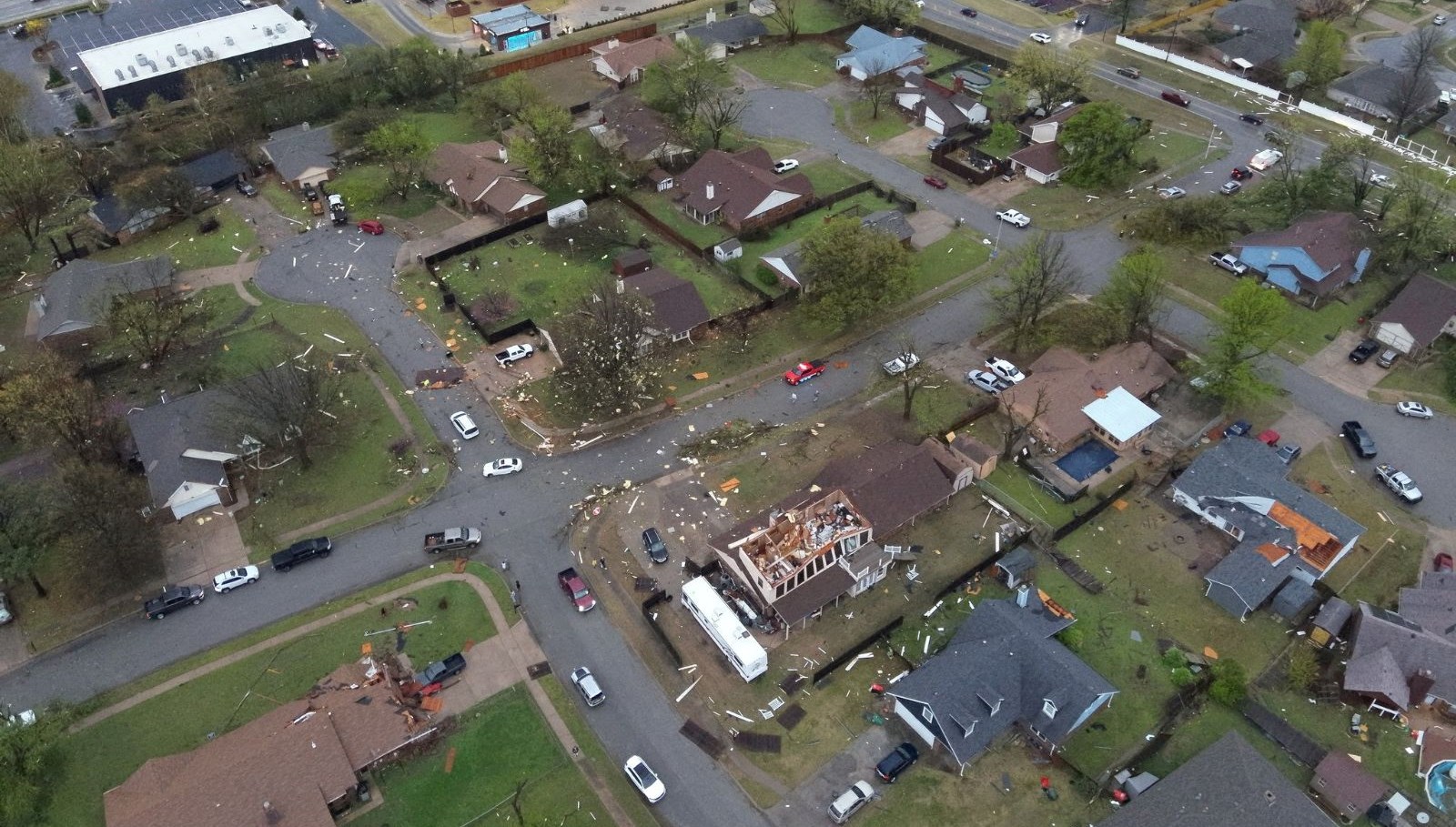 abdde siddetli firtina 3 kisi hayatini kaybetti TRDf98p8