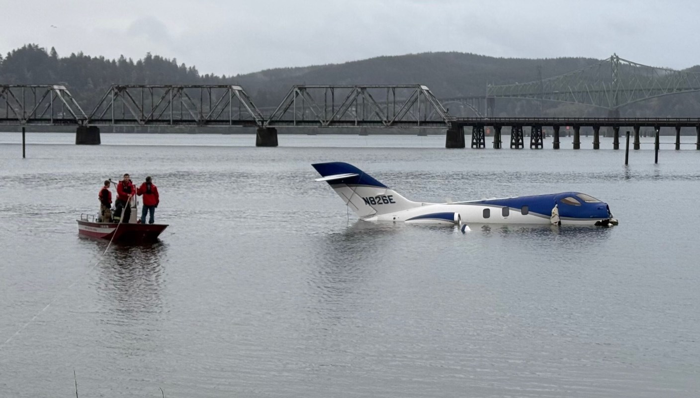 ABD'de uçak pistten kayarak suya düştü: 5 kişi yaralandı 71 abdde ucak pistten kayarak suya dustu 5 kisi yaralandi JdwWODIU
