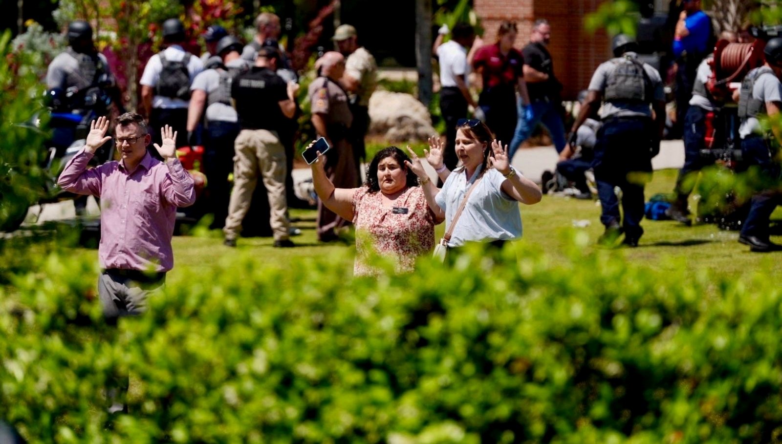 abdde universiteye silahli taarruz bir kisi oldu 6 yarali 4J3yqfyA