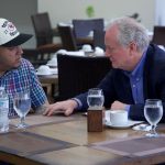 abdli senator ezkaza cehenneme gonderilen gocmenle gorustu FKQlQ9V8