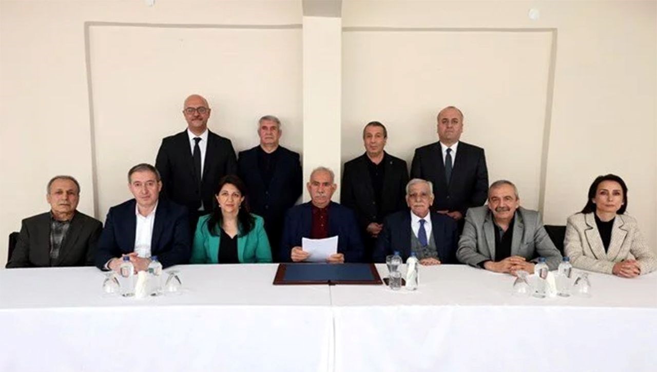 abdullah ocalan ailesi ile imralida gorustu FzCGKLTy