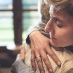 aci ceken bir yetiskine yardimci olmanin kolay yolu 3 cumle yetiyor ii5n8kvf