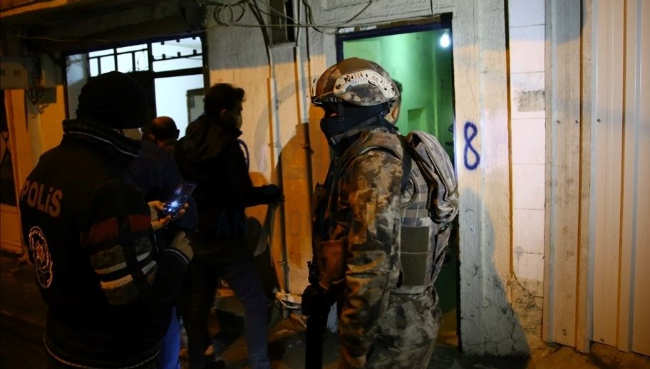 Adana'da meskene kenevir baskını: Meskene sistem kurmuş 71 adanada meskene kenevir baskini meskene sistem kurmus 9irHPhuM