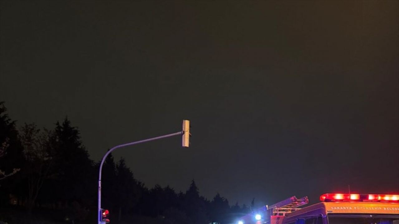 Adapazarı'nda feci trafik kazası 71 adapazarinda feci trafik kazasi d1EfRj5t