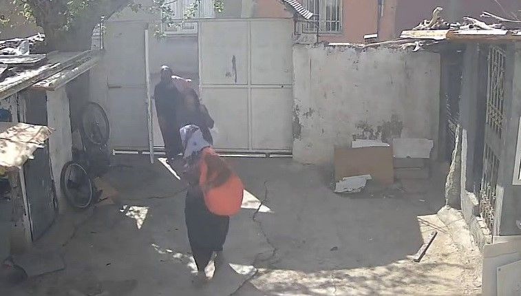 adiyamanda meskene giren hirsizlar altinlarla kayiplara karisti Qy5JmTCk