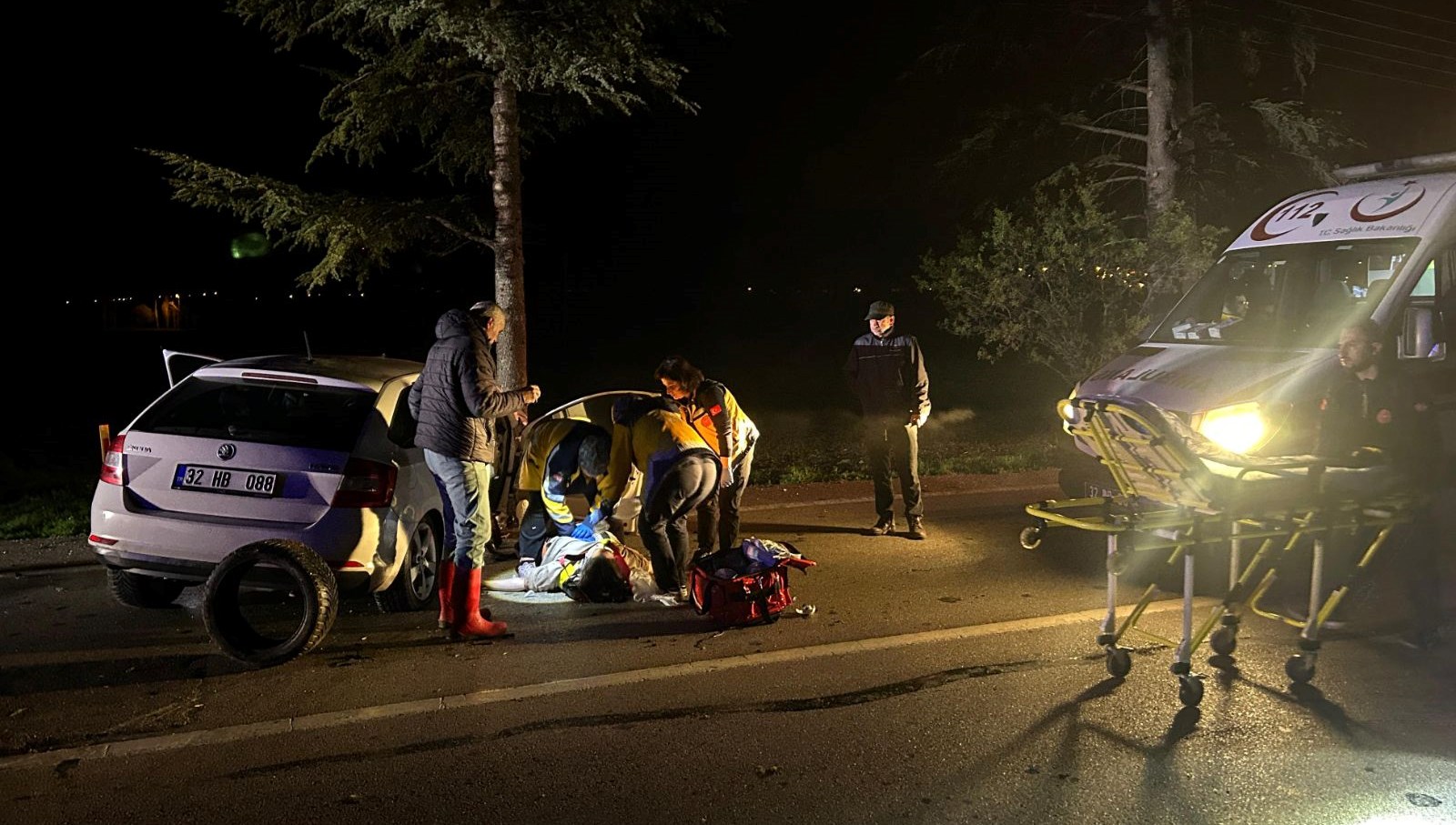 Ağaca çarpan araçta bir can kaybı, iki yaralı 71 agaca carpan aracta bir can kaybi iki yarali q3h3b6Ve