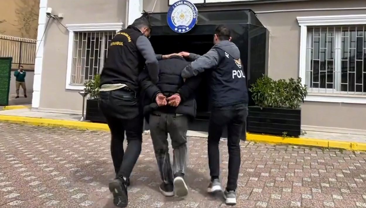 ahmet minguzzinin mezarinin tahrip edilmesiyle ilgili1 sahsa gozalti TntZZsaV