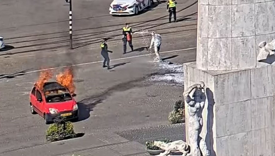 amsterdamda aracta patlama surucu yangini kasitli cikarmis olabilir Kr6tUhFV