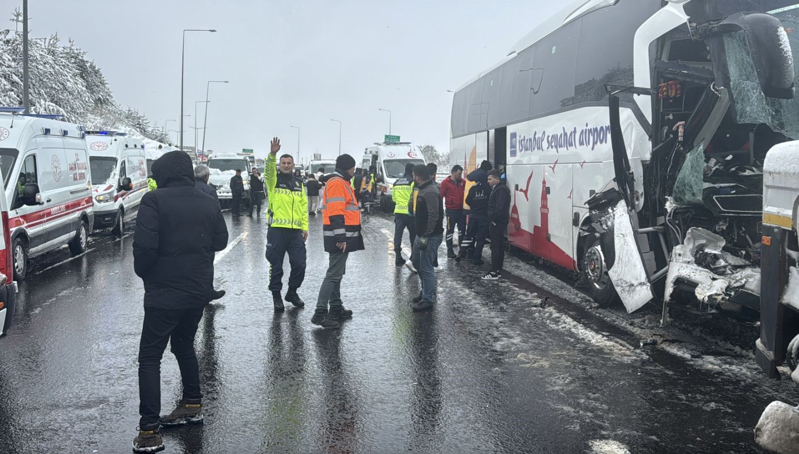 Anadolu Otoyolu'nda zincirleme kaza! İstanbul tarafı ulaşıma kapandı 71 anadolu otoyolunda zincirleme kaza istanbul tarafi ulasima kapandi rGVhDEwX
