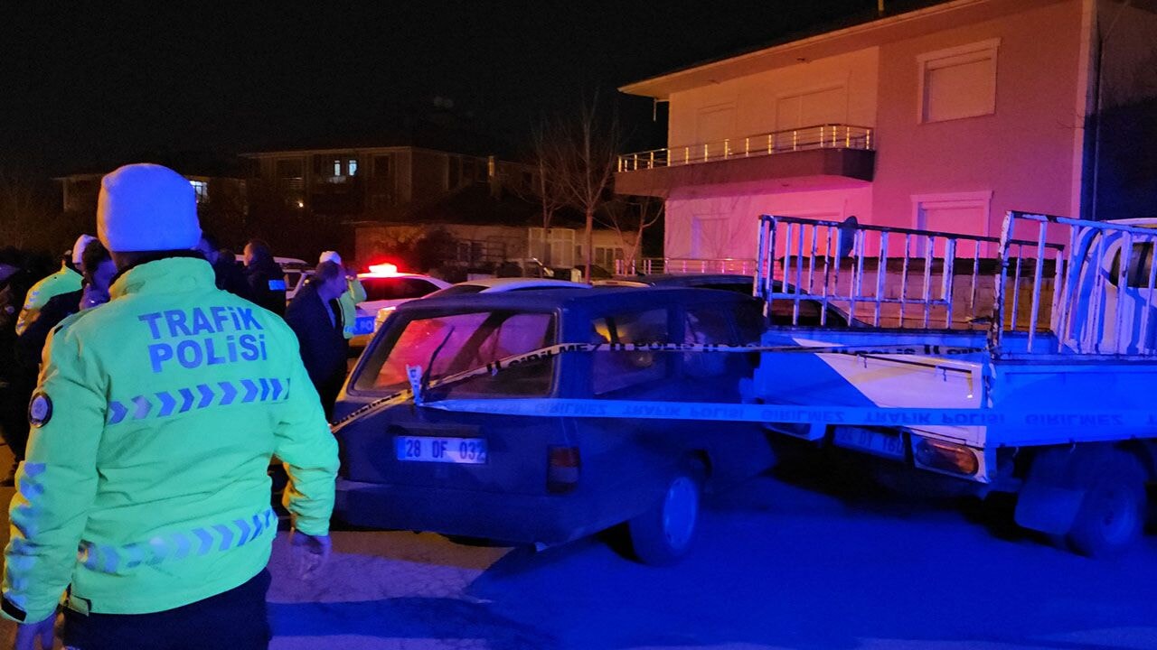 antalyada otomobil kamyonete carpti genc surucu hayatini kaybetti peO5QWww