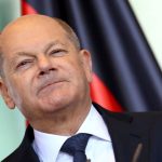 aprona giripbasbakana sarildi para cezasina carptirildi RxeV9R42