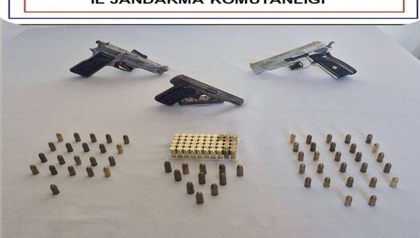 ardahanda 3 ruhsatsiz tabanca ve 109 fisek ele gecirildi FLPGPfjb